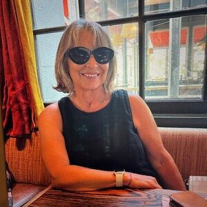 Meet your Posher, Debbie